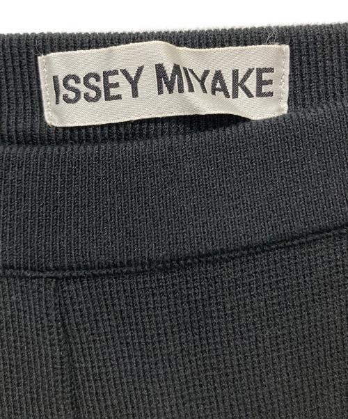 ISSEY MIYAKE（イッセイミヤケ）ISSEY MIYAKE (イッセイミヤケ) イージーパンツ ブラック サイズ:Mの古着・服飾アイテム