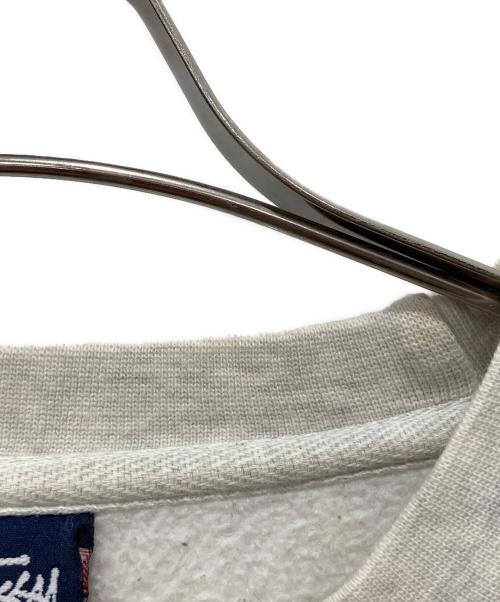 stussy（ステューシー）stussy (ステューシー) カレッジロゴスウェット ホワイト サイズ:Mの古着・服飾アイテム