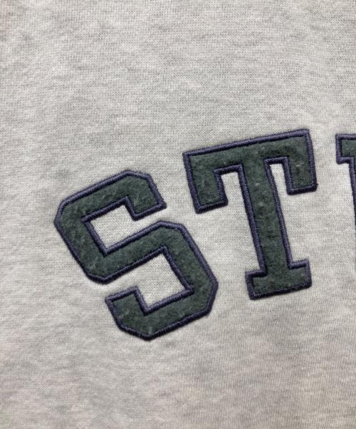 stussy（ステューシー）stussy (ステューシー) カレッジロゴスウェット ホワイト サイズ:Mの古着・服飾アイテム