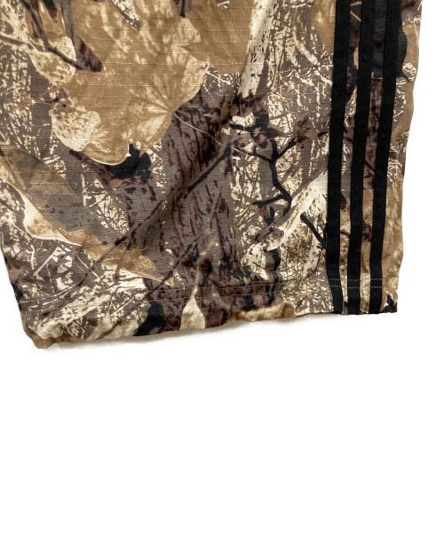 adidas（アディダス）adidas (アディダス) 迷彩 カーゴ ジップオフ パンツ カーキ サイズ:Lの古着・服飾アイテム