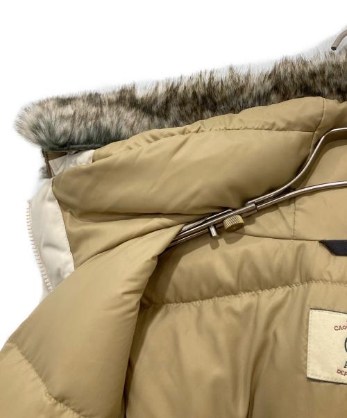 AIGLE（エーグル）AIGLE (エーグル) 透湿防水 フーデット ファーダウン ジャケット アイボリー サイズ:Mの古着・服飾アイテム