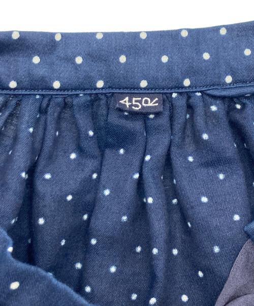 45R（フォーティファイブ・アール）45R (フォーティファイブ・アール) ドットプリントのシュシュスモックブラウス ネイビー サイズ:Freeの古着・服飾アイテム