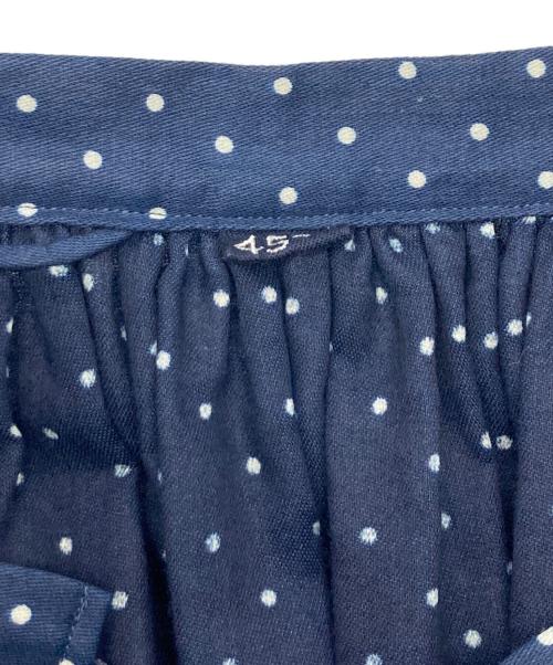 45R（フォーティファイブ・アール）45R (フォーティファイブ・アール) ドットプリントのシュシュスモックドレス ネイビー サイズ:Freeの古着・服飾アイテム