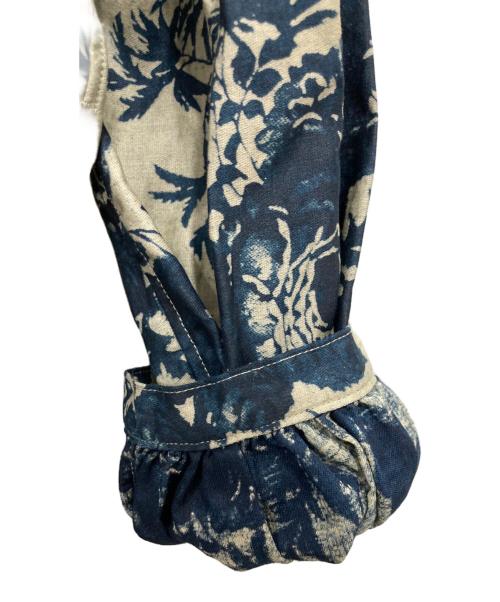 45R（フォーティファイブ・アール）45R (フォーティファイブ・アール) インディゴ抜染ローズプリントのスモックドレス ベージュ サイズ:Freeの古着・服飾アイテム