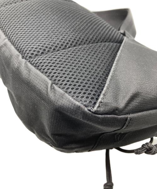 GROUND Y（グラウンドワイ）GROUND Y New Era (ニューエラ) LOGO LEATHER PATCH EXPLORER WAIST BAG / ロゴ レザー パッチ エクスプローラー ウエスト バッグ ブラック サイズ:実寸サイズをご参照くださいの古着・服飾アイテム