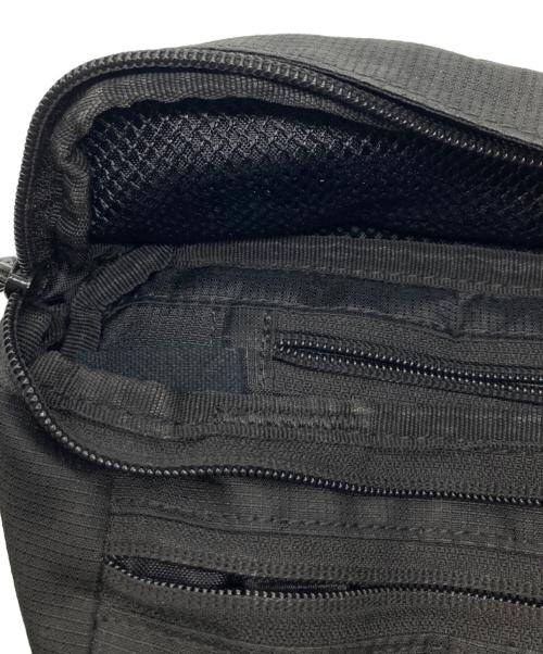 GROUND Y（グラウンドワイ）GROUND Y New Era (ニューエラ) LOGO LEATHER PATCH EXPLORER WAIST BAG / ロゴ レザー パッチ エクスプローラー ウエスト バッグ ブラック サイズ:実寸サイズをご参照くださいの古着・服飾アイテム