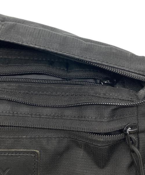 GROUND Y（グラウンドワイ）GROUND Y New Era (ニューエラ) LOGO LEATHER PATCH EXPLORER WAIST BAG / ロゴ レザー パッチ エクスプローラー ウエスト バッグ ブラック サイズ:実寸サイズをご参照くださいの古着・服飾アイテム