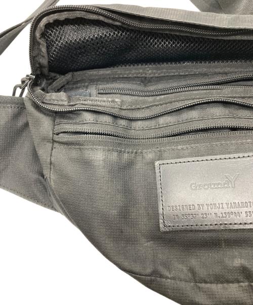 GROUND Y（グラウンドワイ）GROUND Y New Era (ニューエラ) LOGO LEATHER PATCH EXPLORER WAIST BAG / ロゴ レザー パッチ エクスプローラー ウエスト バッグ ブラック サイズ:実寸サイズをご参照くださいの古着・服飾アイテム