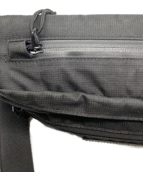 GROUND Y（グラウンドワイ）GROUND Y New Era (ニューエラ) LOGO LEATHER PATCH EXPLORER WAIST BAG / ロゴ レザー パッチ エクスプローラー ウエスト バッグ ブラック サイズ:実寸サイズをご参照くださいの古着・服飾アイテム