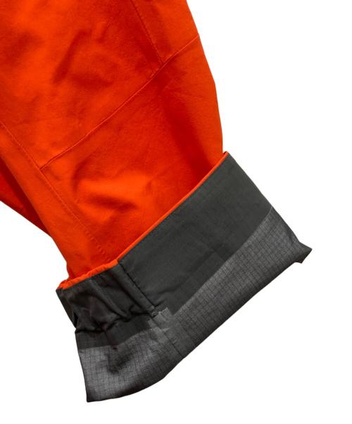 ARC'TERYX（アークテリクス）ARC'TERYX (アークテリクス) ALPHA SV JACKET レッド サイズ:Mの古着・服飾アイテム