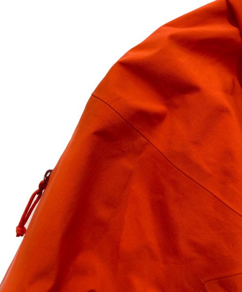 ARC'TERYX（アークテリクス）ARC'TERYX (アークテリクス) ALPHA SV JACKET レッド サイズ:Mの古着・服飾アイテム