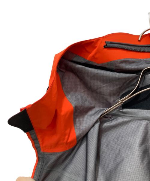 ARC'TERYX（アークテリクス）ARC'TERYX (アークテリクス) ALPHA SV JACKET レッド サイズ:Mの古着・服飾アイテム