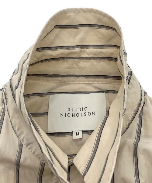 STUDIO NICHOLSON（スタジオ ニコルソン）STUDIO NICHOLSON (スタジオ ニコルソン) ストライプシャツ ベージュ サイズ:Mの古着・服飾アイテム