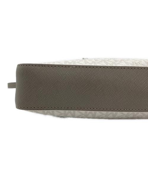 MICHAEL KORS（マイケル・コース）MICHAEL KORS (マイケル・コース) ショルダーバッグ ホワイトの古着・服飾アイテム