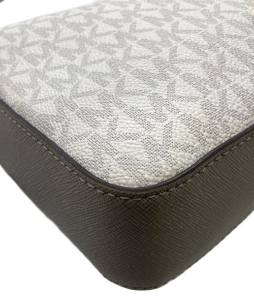 MICHAEL KORS（マイケル・コース）MICHAEL KORS (マイケル・コース) ショルダーバッグ ホワイトの古着・服飾アイテム