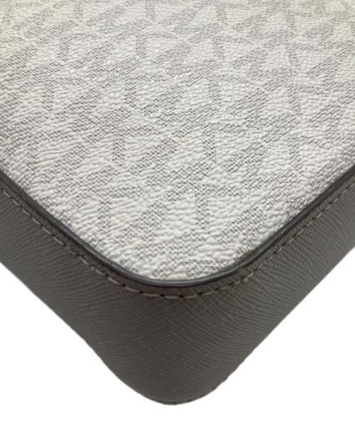 MICHAEL KORS（マイケル・コース）MICHAEL KORS (マイケル・コース) ショルダーバッグ ホワイトの古着・服飾アイテム