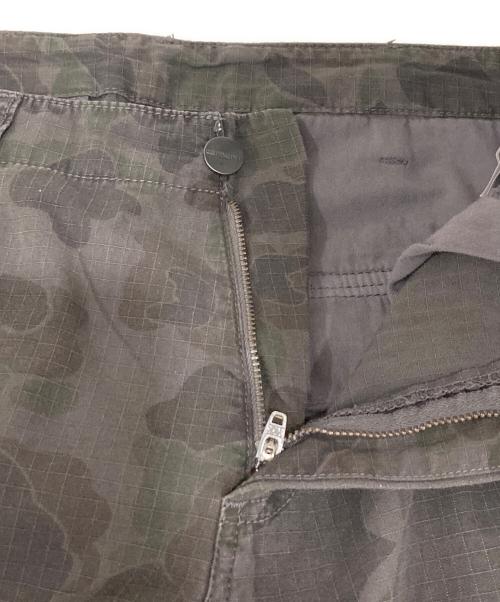 CarHartt（カーハート）CarHartt (カーハート) Camo DUCK CARGO PANT グレー×カーキ サイズ:30×32の古着・服飾アイテム
