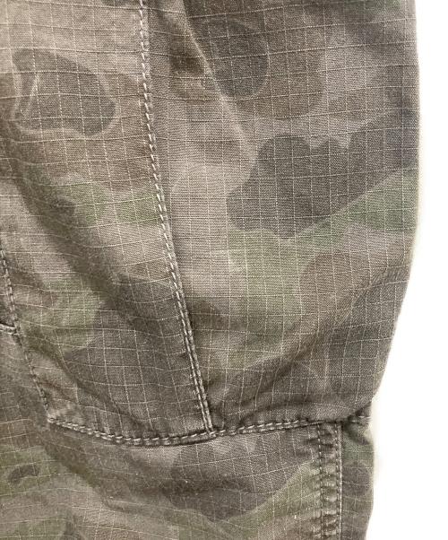 CarHartt（カーハート）CarHartt (カーハート) Camo DUCK CARGO PANT グレー×カーキ サイズ:30×32の古着・服飾アイテム