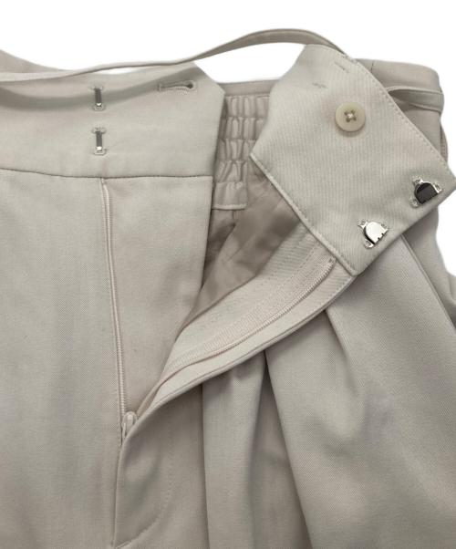 FRAY ID（フレイ アイディー）FRAY ID (フレイ アイディー) ハイウエストべルトデザインワイドパンツ アイボリー サイズ:1の古着・服飾アイテム