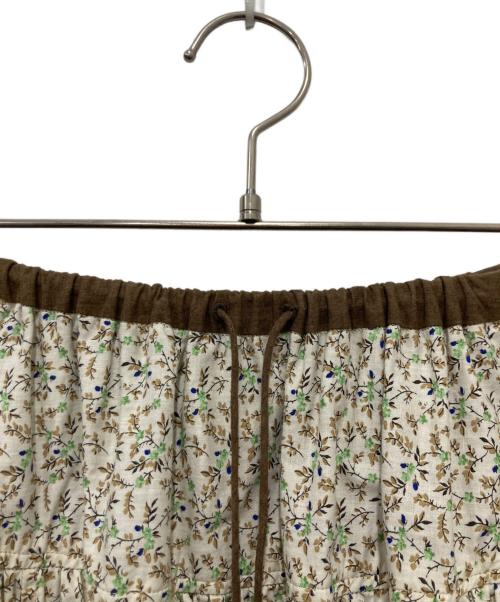 45R（フォーティファイブ・アール）45R (フォーティファイブ・アール) ツタフラワープリントのイージーギャザースカート ベージュ サイズ:FREEの古着・服飾アイテム
