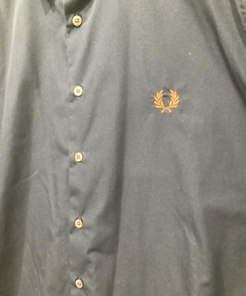 FRED PERRY（フレッドペリー）FRED PERRY (フレッドペリー) 袖切替シャツ ネイビー サイズ:Mの古着・服飾アイテム