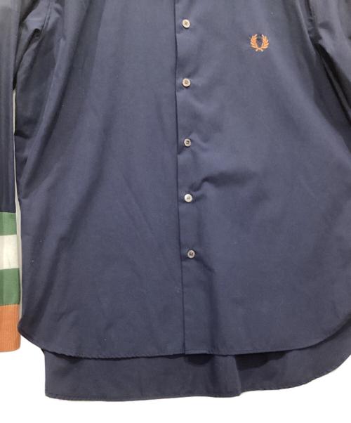 FRED PERRY（フレッドペリー）FRED PERRY (フレッドペリー) 袖切替シャツ ネイビー サイズ:Mの古着・服飾アイテム