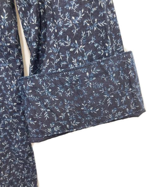 45R（フォーティファイブ・アール）45R (フォーティファイブ・アール) ツタフラワープリントのシュシュスモックドレス インディゴ サイズ:Freeの古着・服飾アイテム