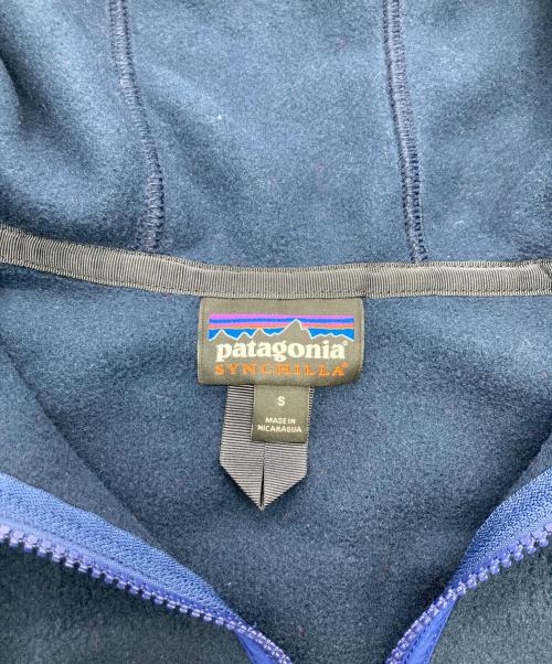 Patagonia（パタゴニア）Patagonia (パタゴニア) SYNCH SNAP-T HOODY ネイビー×レッド サイズ:Sの古着・服飾アイテム