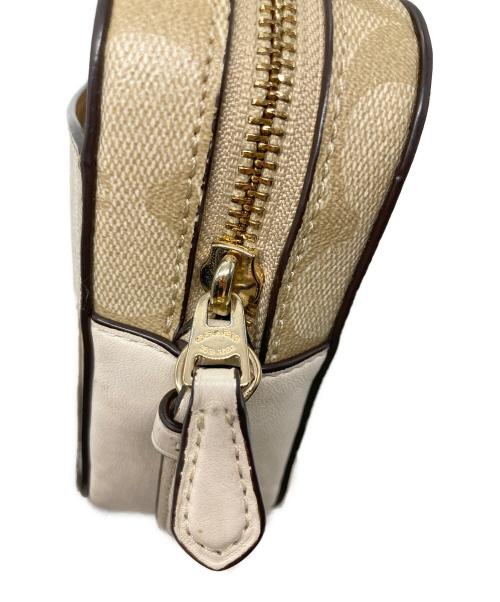 COACH（コーチ）COACH (コーチ) ミニ カメラ バッグ / シグネチャー ベージュ×ホワイトの古着・服飾アイテム