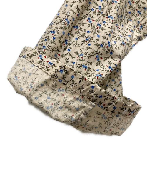 45R（フォーティファイブ・アール）45R (フォーティファイブ・アール) ツタフラワープリントのシュシュスモックブラウス ベージュ サイズ:Freeの古着・服飾アイテム