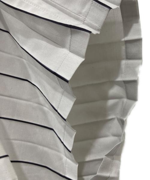 ISSEY MIYAKE me（イッセイ ミヤケ ミー）ISSEY MIYAKE me (イッセイ ミヤケ ミー) プリーツスクエアカットソー グレー サイズ:FREEの古着・服飾アイテム