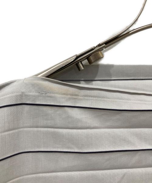 ISSEY MIYAKE me（イッセイ ミヤケ ミー）ISSEY MIYAKE me (イッセイ ミヤケ ミー) プリーツスクエアカットソー グレー サイズ:FREEの古着・服飾アイテム