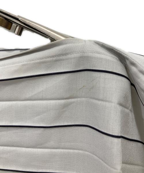 ISSEY MIYAKE me（イッセイ ミヤケ ミー）ISSEY MIYAKE me (イッセイ ミヤケ ミー) プリーツスクエアカットソー グレー サイズ:FREEの古着・服飾アイテム