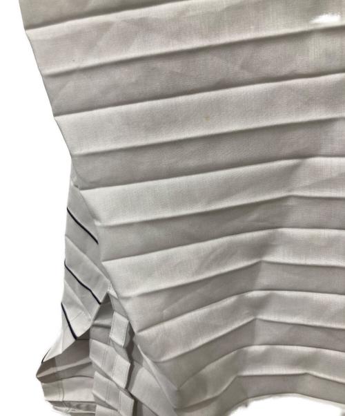 ISSEY MIYAKE me（イッセイ ミヤケ ミー）ISSEY MIYAKE me (イッセイ ミヤケ ミー) プリーツスクエアカットソー グレー サイズ:FREEの古着・服飾アイテム