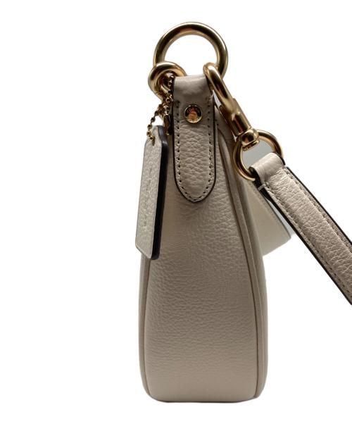COACH（コーチ）COACH (コーチ) アリアショルダーバッグ ホワイトの古着・服飾アイテム