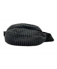 Maison Margiela（メゾンマルジェラ）の古着「LOGO STRIPE CROSS BODY POUCH」｜ブラック