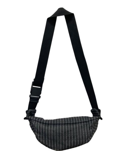 Maison Margiela（メゾンマルジェラ）Maison Margiela (メゾンマルジェラ) LOGO STRIPE CROSS BODY POUCH ブラックの古着・服飾アイテム
