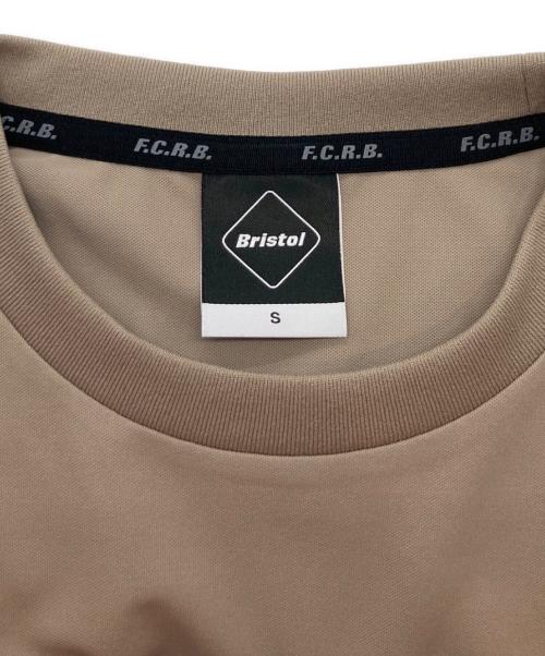 F.C.R.B.（エフシーレアルブリストル）F.C.R.B. (エフシーレアルブリストル) AUTHENTIC TRAINING TEE ベージュ サイズ:Sの古着・服飾アイテム