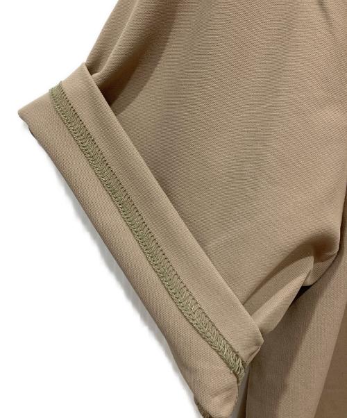 F.C.R.B.（エフシーレアルブリストル）F.C.R.B. (エフシーレアルブリストル) AUTHENTIC TRAINING TEE ベージュ サイズ:Sの古着・服飾アイテム