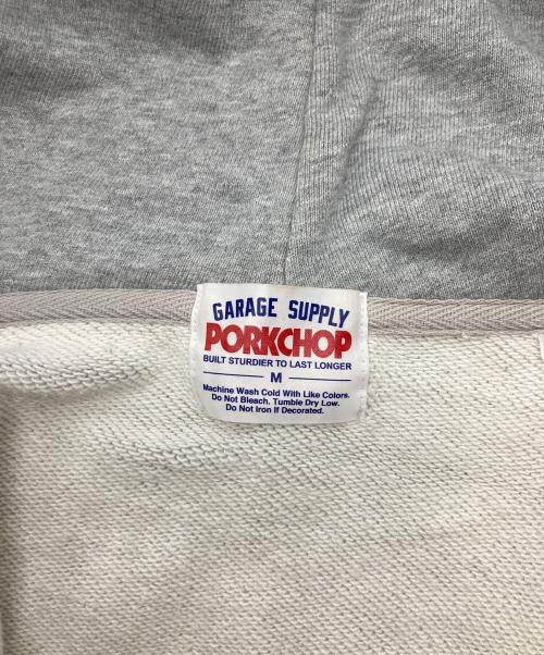 PORKCHOP GARAGE SUPPLY（ポークチョップガレージサプライ）PORKCHOP GARAGE SUPPLY (ポークチョップガレージサプライ) プリントジップパーカー グレー サイズ:Mの古着・服飾アイテム