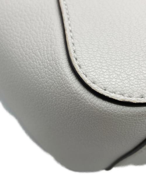 MICHAEL KORS（マイケルコース）MICHAEL KORS (マイケルコース) ハンドバッグ ホワイトの古着・服飾アイテム