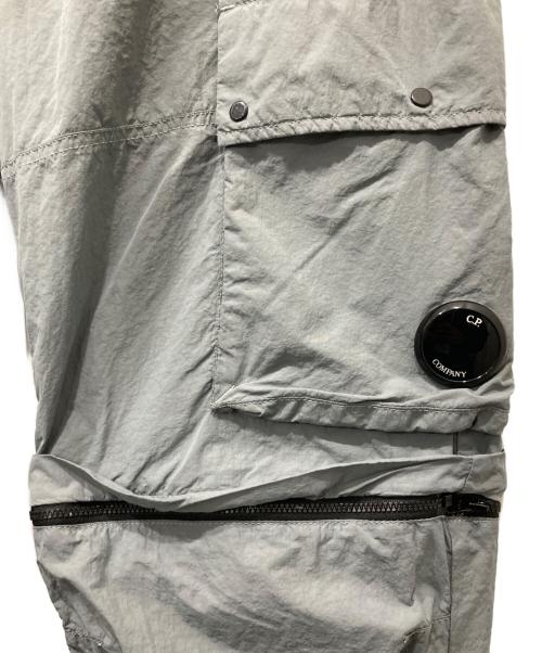 C.P COMPANY（シーピーカンパニー）C.P COMPANY (シーピーカンパニー) ゴーグルナイロンパンツ ライトグレー サイズ:52の古着・服飾アイテム