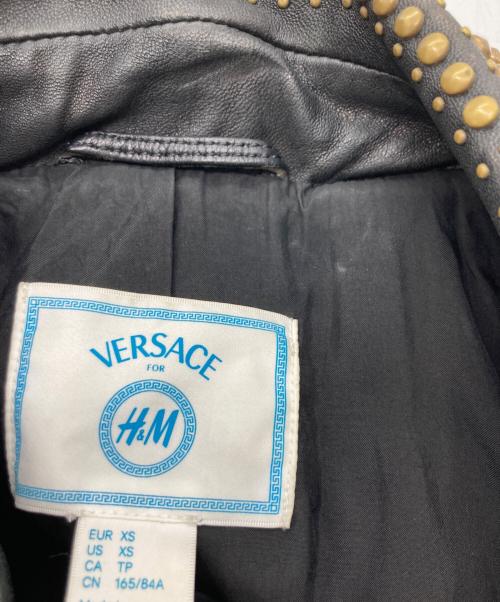 VERSACE（ヴェルサーチェ）VERSACE (ヴェルサーチェ) H&M (エイチアンドエム) スタッズレザージャケット ブラック サイズ:XSの古着・服飾アイテム