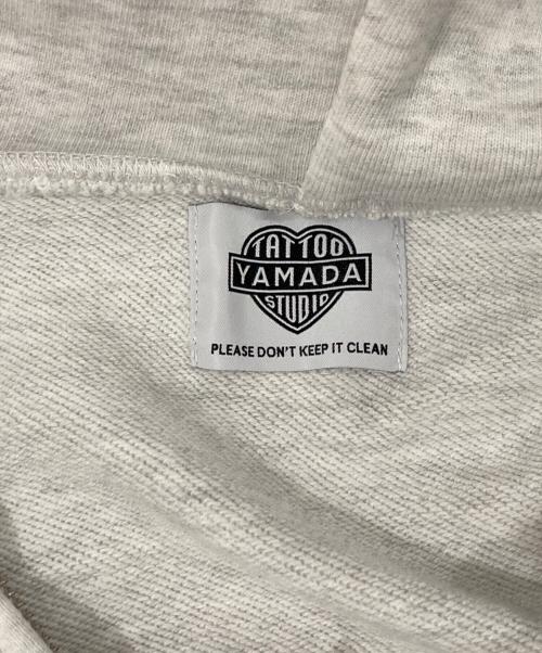 TATTOO YAMADA STUDIO（タトゥースタジオヤマダ）TATTOO YAMADA STUDIO (タトゥースタジオヤマダ) ジップパーカー グレー サイズ:Mの古着・服飾アイテム