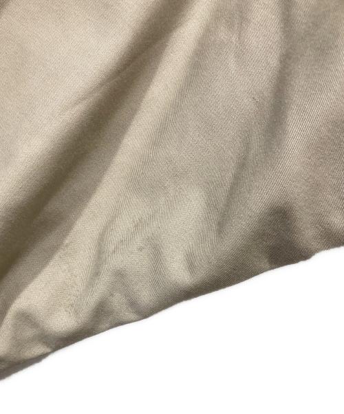 SORT SLIPS HVIDT SLIPS（ソート スリップス ヴィト スリップス）SORT SLIPS HVIDT SLIPS (ソート スリップス ヴィト スリップス) エポレットジャケット ベージュ サイズ:不明の古着・服飾アイテム