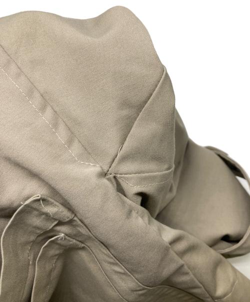 SORT SLIPS HVIDT SLIPS（ソート スリップス ヴィト スリップス）SORT SLIPS HVIDT SLIPS (ソート スリップス ヴィト スリップス) エポレットジャケット ベージュ サイズ:不明の古着・服飾アイテム