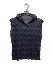 ISSEY MIYAKE FETE（イッセイミヤケフェット）の古着「プリーツノースリーブカットソー」｜ブラック