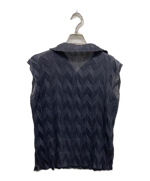 ISSEY MIYAKE FETE（イッセイミヤケフェット）ISSEY MIYAKE FETE (イッセイミヤケフェット) プリーツノースリーブカットソー ブラック サイズ:2の古着・服飾アイテム