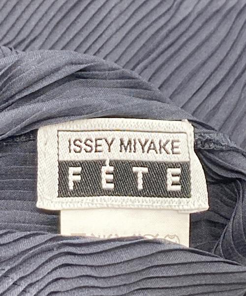 ISSEY MIYAKE FETE（イッセイミヤケフェット）ISSEY MIYAKE FETE (イッセイミヤケフェット) プリーツノースリーブカットソー ブラック サイズ:2の古着・服飾アイテム