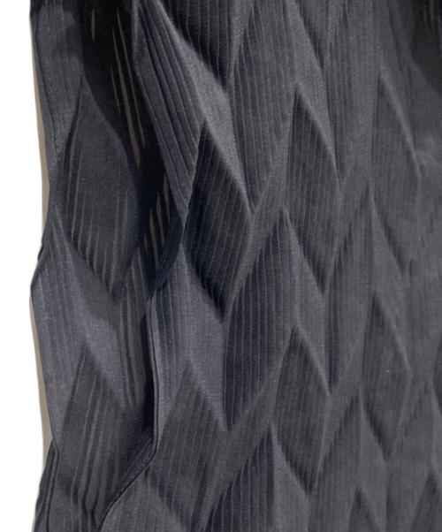 ISSEY MIYAKE FETE（イッセイミヤケフェット）ISSEY MIYAKE FETE (イッセイミヤケフェット) プリーツノースリーブカットソー ブラック サイズ:2の古着・服飾アイテム